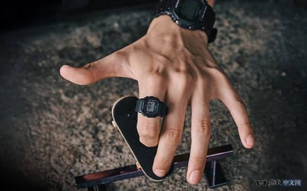 卡西欧推出戒指型GShock，耐冲击、能防水卡西欧计算机推出的戒指型手表引起了广泛关注