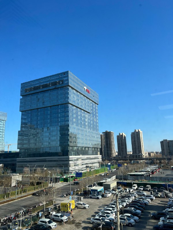 #自媒体运营频道 #@yunying23三年没有来了，上次来京东还只有 1 号楼，现在都有 4 号楼了