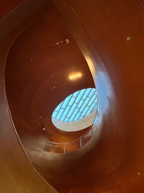 去了那个号称中国kickstarter合作的创新旗舰店看，结果全是成熟电子消费品，类zpilot，rokid的唤起词巨烂，一家早期公司的东西都没有🤥 （p6是最近吃到最好吃的东西了，干杯的熟松露酱生牛肉）去了那个号称中国kickstarter合作的创新旗舰店看，结果全是成熟电子消费品，类zpilot，rokid的唤起词巨烂，一家早期公司的东西都没有🤥 （p6是最近吃到最好吃的东西了，干杯的熟松露酱生牛肉）