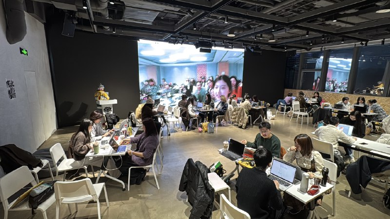 跨年倒数2天，完成了一件值得纪念的，也会是2026想去实现的事.这只是She Code Lab的第一轮活动