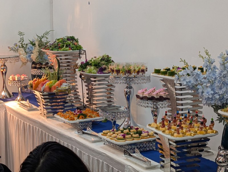 岁末，继续一月一聚会的传统，搞了一个“传播即增长”的 AI founders 闭门聚会，顺便请大家每月吃一顿饭，这次不吃火锅了，今天立春，吃 Chinese taco，中文名叫春饼