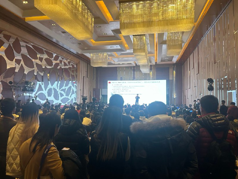 @广密 实在是太受欢迎了，最近才发现我关注《海外独角兽》的共同好友比卡兹克还多