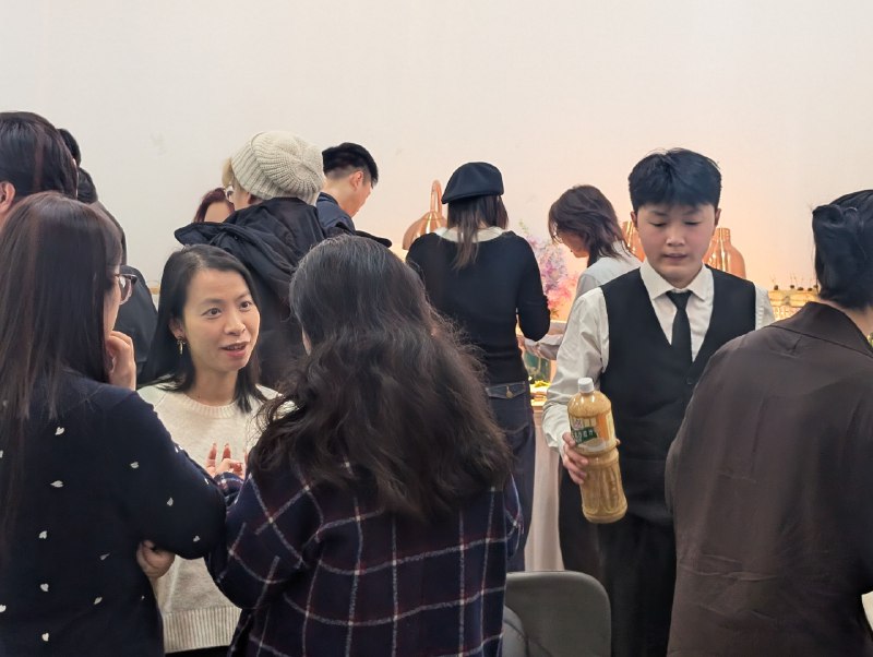 岁末，继续一月一聚会的传统，搞了一个“传播即增长”的 AI founders 闭门聚会，顺便请大家每月吃一顿饭，这次不吃火锅了，今天立春，吃 Chinese taco，中文名叫春饼