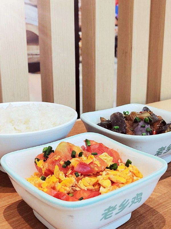 #运营在老乡鸡就餐观察到的一些现象（还有一些打听来的）