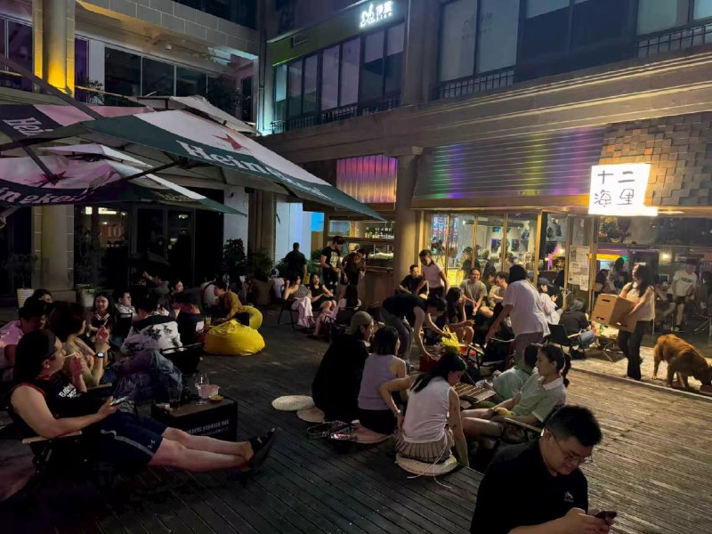 #出海运营秘籍👉@yunying23上海愚园路小酒馆招全职自媒体运营啦！📝简单介绍自己：我们是一家开在上海愚园路的社群小酒馆，主营咖啡、精酿啤酒和葡萄酒