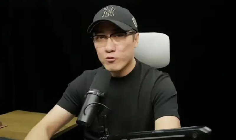 王自如说他跟老罗翻篇了！在回应网友能不能上罗永浩的播客时，王自如说：“咖位不够，过气网红，配不上罗老师的十字路口