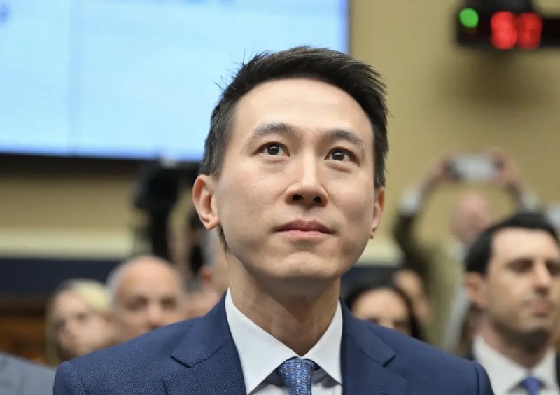 【TikTok CEO 周受资发布内部信，透露TikTok 美国方案的最新进展】12月19日消息，TikTok的CEO周受资发布了公司备忘录，透露：字节跳动和TikTok已与三家管理投资者——甲骨文公司、银湖资本和MGX——签署具有法律约束力的协议，共同成立一家名为“TikTok USDS Joint Venture LLC”的新TikTok美国合资企业