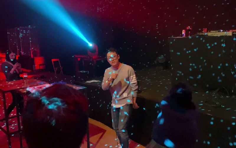 #前端学前端也太卷了！vue作者尤雨溪现场rap，翻唱K.Dot 《HUMBLE.》，嗨翻全场！_哔哩哔哩_bilibili