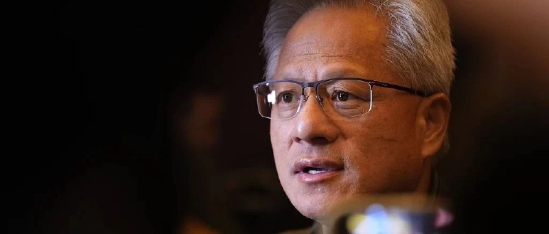 英伟达的代价：向特朗普政府上交15%中国收入，美国本土生产5000亿AI算力华尔街独立市场调研机构伯恩斯坦今年在一份报告中指出，预计英伟达2025年将向中国销售约150万片H20芯片，产生约230亿美元收入