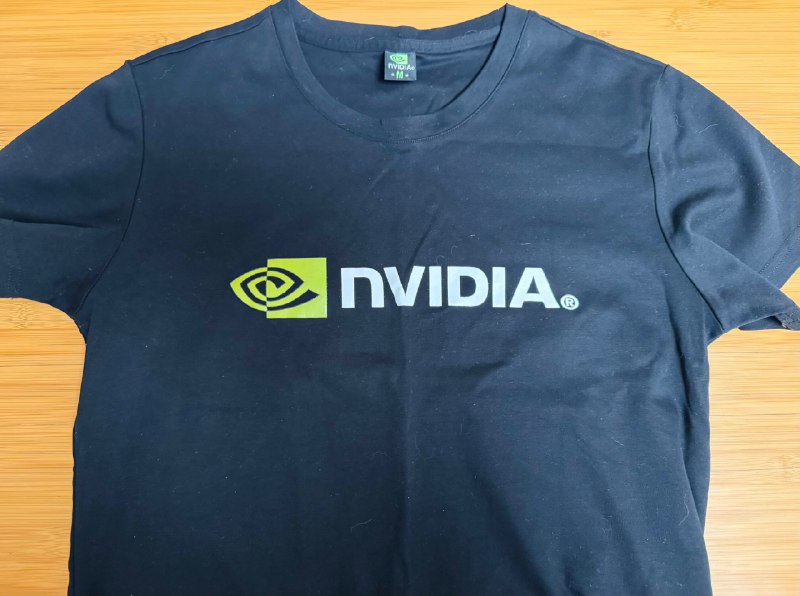 这两年家里翻箱倒柜五六次，终于找到了这件T恤