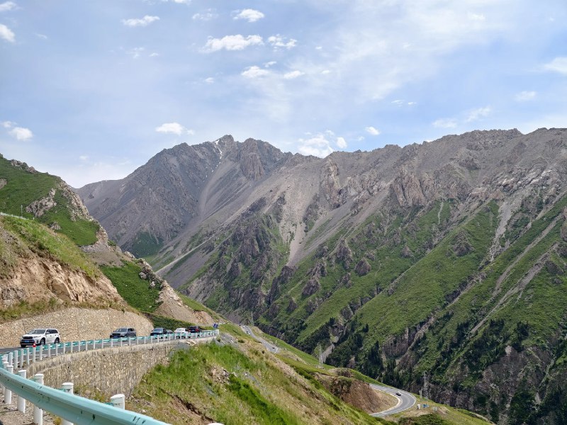 博主写的很好，我对怎么能赚到钱是这样理解的1. 年轻多积累：首先要让自己在某个领域积累自己，选择了感兴趣的行业后，就不要为了工资来回跳槽，不断的打磨和积累自己，你在一个行业超过10年的打磨，你就会在这个行业获得超过90%人，这种稀缺价值就是 “专家”， 当你是专家，赚钱就很容易