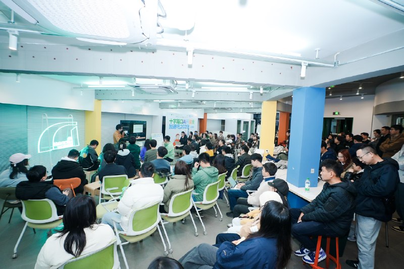十字路口·AI开放麦，年底再全国巡回一圈后，今天回到上海