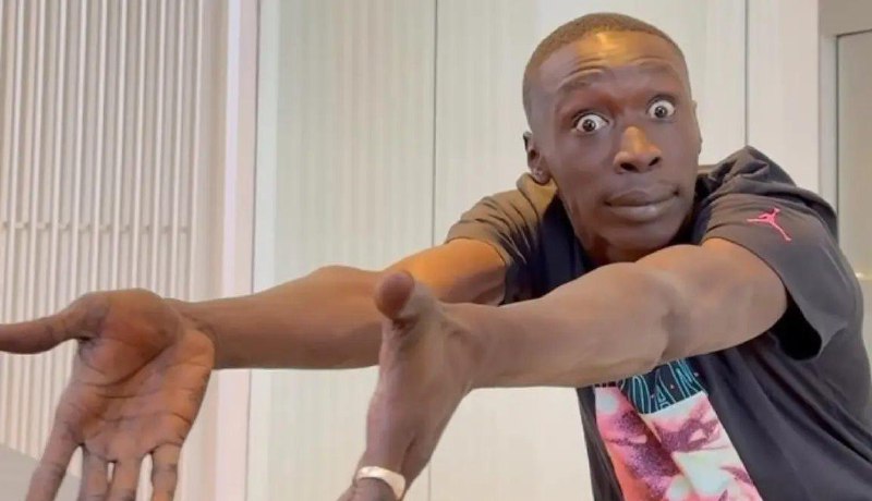 ◽超级网红，他的 AI 替身都值 10 个亿！◽TikTok 顶级网红 Khaby Lame 以 10 亿美元的价格将其“标志性面部表情”授权给第三方使用，为期三年