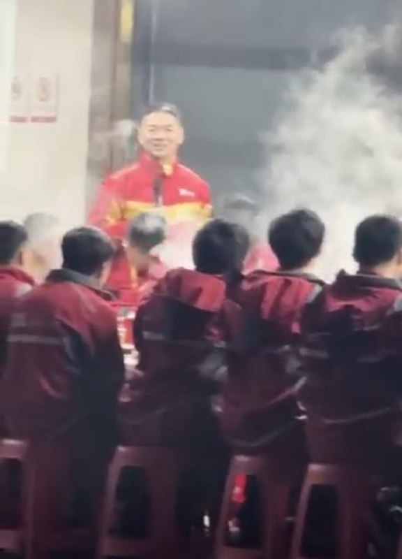 世界名画：刘强东深夜犒赏三军