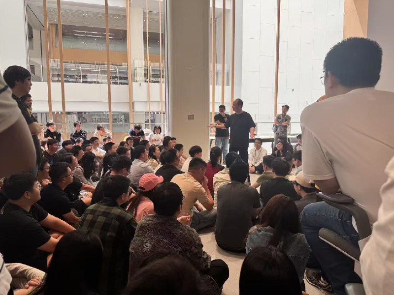 世界名画：刘强东深夜犒赏三军