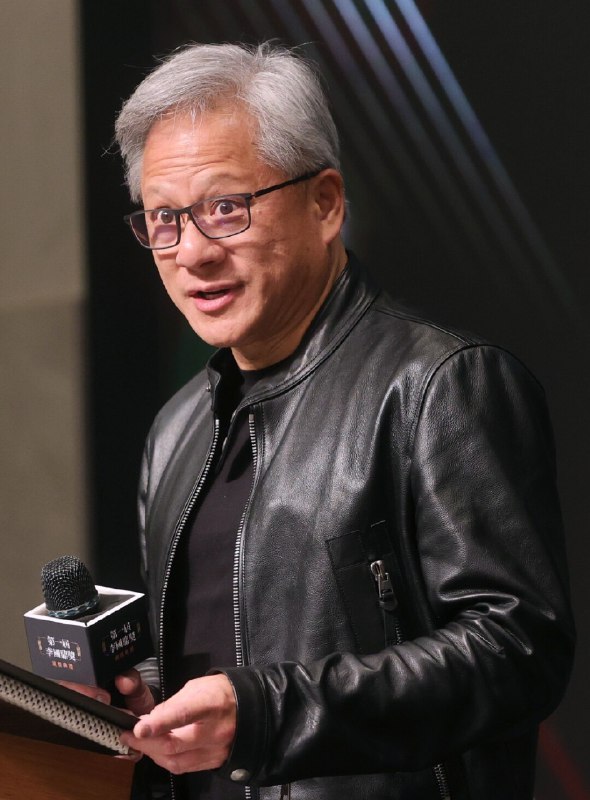 FT：英伟达CEO黄仁勋今日会见了英伟达的客户，其中包括DeepSeek创始人梁文锋，讨论如何为中国设计下一代芯片，以满足客户需求以及中美双方的监管要求