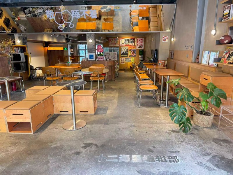 #出海运营秘籍👉@yunying23上海愚园路小酒馆招全职自媒体运营啦！📝简单介绍自己：我们是一家开在上海愚园路的社群小酒馆，主营咖啡、精酿啤酒和葡萄酒