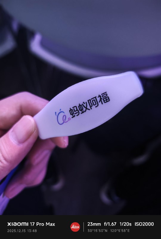 阿里建康的AQ战略升级成了阿福，我真用过，还挺好用的，每天会被动接受几条养生小知识，对它提的问题，回答都是参考了专业医学文献，不会有差池，最有趣的是可以拍照验舌苔（中医方式），拍照查肤质、三庭五眼的间距等等（医美感），记录你提供的体检报告，生成延续性的观察