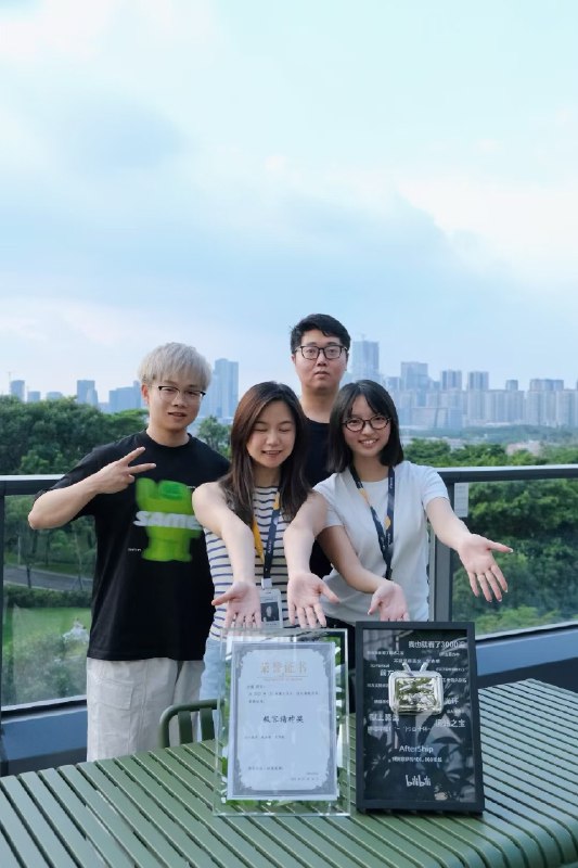 🙋 今天公司 All hands 全员大会，很荣幸能再次拿到公司级优秀团队，感谢老板和所有协作方的帮助！🥹没有大家一切不可能发生，特别感谢 holiday 和之前所有 intern 以及项目所有协作方！明天会请部门和项目所有协作方喝奶茶/咖啡☕️！Happy Friday 也欢迎大家上车🚌📖 前阵子也系统整理了 B 站从 0 到 10 万粉的飞书文档复盘回顾，也借着这个机会开源出来，希望能帮助到更多想做视频的朋友：