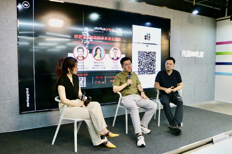 🎉🔥昨天OnBoard! X Startupgrind 合作的活动，关乎具身智能的panel discussion 真的超乎意外的精彩！🤖从灵巧手的硬件和软件设计，到通用模型与cross embodiment 的争议，从数据采集到模拟器的关键技术，到之前都没想过的客户落地场景，两位嘉宾的不同视角让我差点忍不住要做成2小时播客😅🪻小惊喜是收到了一位蓝裙子和蓝头巾的女生送我的蓝色绣球花🍶大惊喜是晚上跟几位机器人、AI、硬科技的同学一直喝小酒聊到半夜，从类脑计算到数学与物理极限，从核聚变到模型的意识，一桌火象和风象碰撞的天马行空和热闹搞笑简直所向披靡