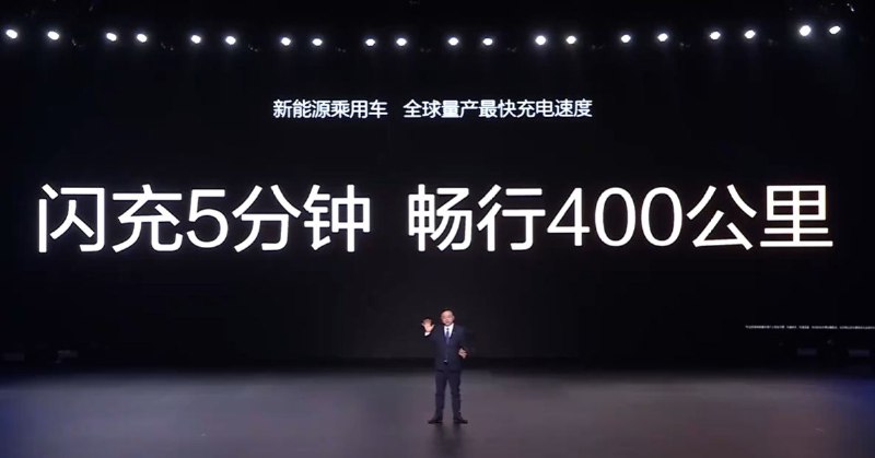 在电动汽车领域，目前大多数充电桩的功率在几十千瓦到几百千瓦