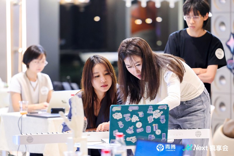今晚疯享会上海站的一个观察：C 端 AI 产品拼到最后，可能不只是模型能力，而是“场景里的信任”