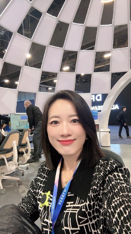 未来工位CES展台解说们不熟悉业务和产品的程度令人惊讶🤯(创始人们自己摆摊的除外)