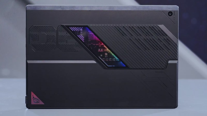 ROG幻X2025刚发售了，标配起售价13999元，顶配16999元（64GB LPDDR5X，8000MHz高频256bit统一内存，48GB显存），能够轻松部署70B AI大模型
