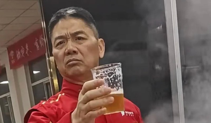 美团巨亏超230亿，其实符合预期2月13日，美团发布盈利预警，预计2025年将由盈转亏，全年净亏损超230亿元