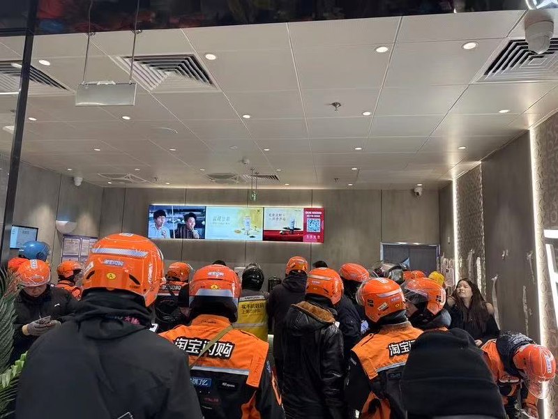 人类历史上第一次因为AI造成大规模混乱🤪（给不知道的朋友解释一下，阿里的千问App今天开始了春节活动，大家可以邀请好友之后获得免单卷，可以用千问的Agent来定奶茶、买盒马、点外卖）人类历史上第一次因为AI造成大规模混乱🤪（给不知道的朋友解释一下，阿里的千问App今天开始了春节活动，大家可以邀请好友之后获得免单卷，可以用千问的Agent来定奶茶、买盒马、点外卖）