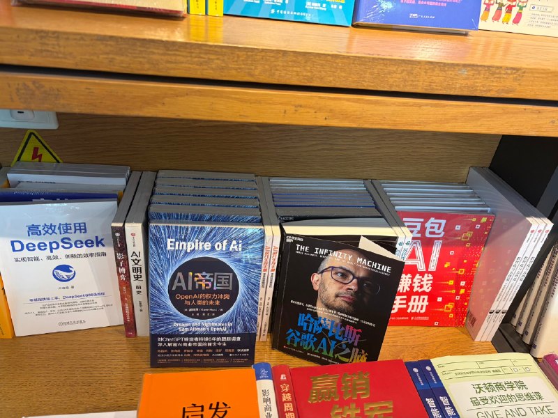 市面上缺少一本讲 Codex ，workbuddy相关的书，我相信很快就会上市了市面上缺少一本讲 Codex ，workbuddy相关的书，我相信很快就会上市了