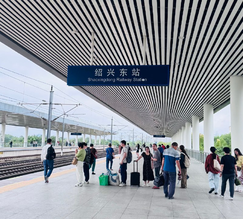 离开绍兴，服务完企业客户，去杭州和上海，去参加我们会员的线下沙龙