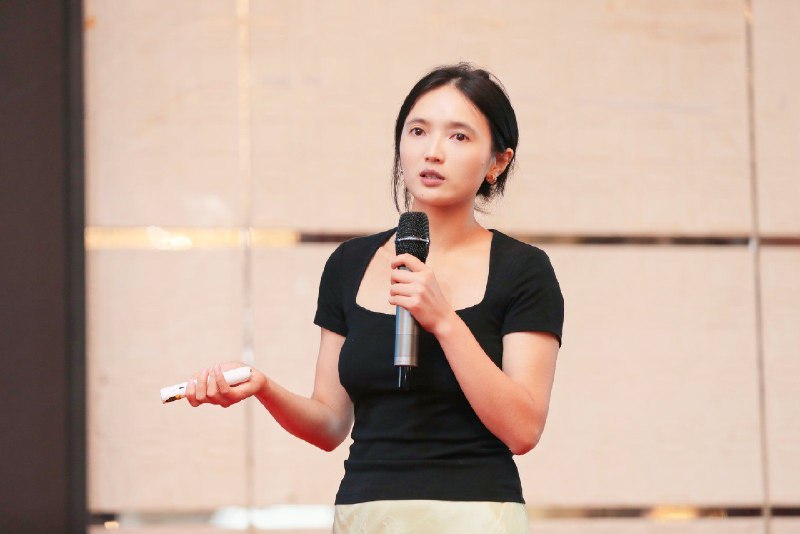 第三名分享嘉宾 Ada 在成都出海老大哥黄埔军校易我科技干了8年，积累了丰富的品牌宣传推广方面的经验