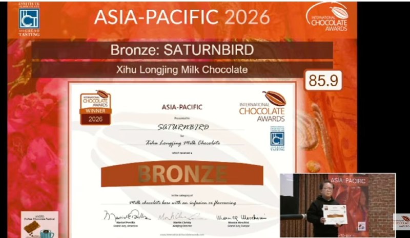 第一次参加CIA世界巧克力大赛，拿到亚太6个奖项，蛮开心的，特别是全部使用了我们自种植的西双版纳可可，应该是国产可可拿奖最多的一次，祝贺团队，加油冲一把世界金奖，👏第一次参加CIA世界巧克力大赛，拿到亚太6个奖项，蛮开心的，特别是全部使用了我们自种植的西双版纳可可，应该是国产可可拿奖最多的一次，祝贺团队，加油冲一把世界金奖，👏