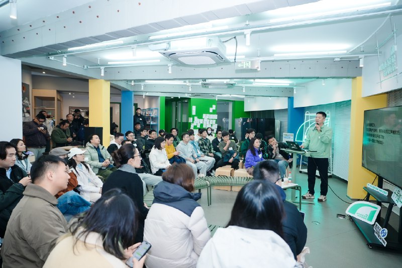 十字路口·AI开放麦，年底再全国巡回一圈后，今天回到上海