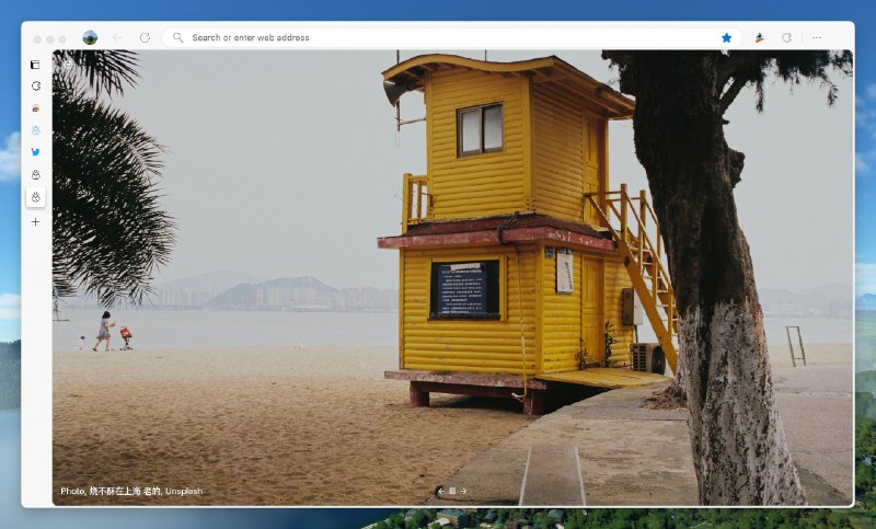 #工程师工具 我最近在用一个很漂亮简洁的浏览器新标签页「tabliss」，之前是用的自己写的一个啥也没有的空白页，后面想了想还是不要那么单调，这个轻量的扩展没有其他花里胡哨的功能，可以设置只展示壁纸，有电影、艺术、风景多种类型高质量图片，我的浏览器现在这样子