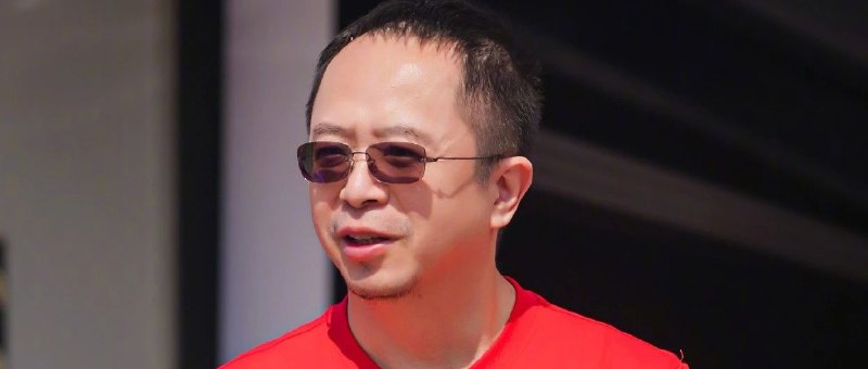 360创始人周鸿祎，河南驻马店人，18岁险成雷军学弟，犯过10亿美元的错，已与马化腾傅盛和解，53岁成为车圈顶流，54岁才考驾照1988年，西安交通大学可以破格录取周鸿祎，而且专业是计算机和通信