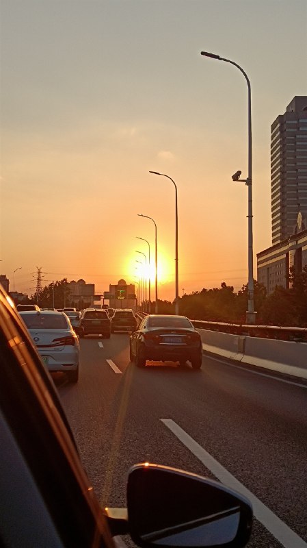 #职场社畜日常#销冠是怎样炼成的这两天和成熟销售前辈一起出去打单，学习到一个非常重要但没有被充分意识到的常识：销售的唯一目的是签单