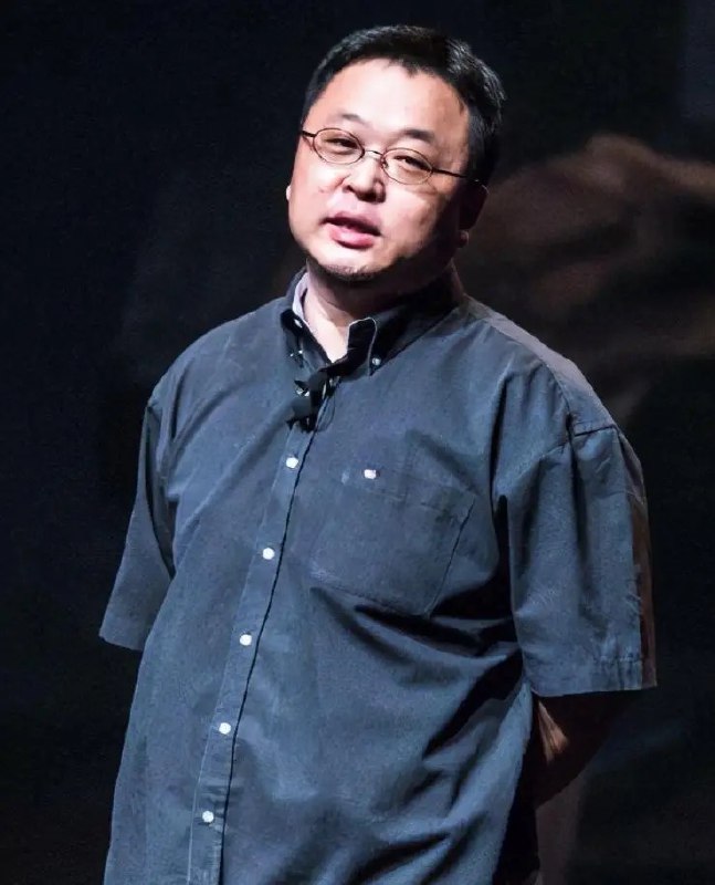 这哪儿是挖人，这简直就是切人家的大动脉！还是在罗永浩公司里干的事，还是在罗永浩最困难的时候，堪比落井下石了