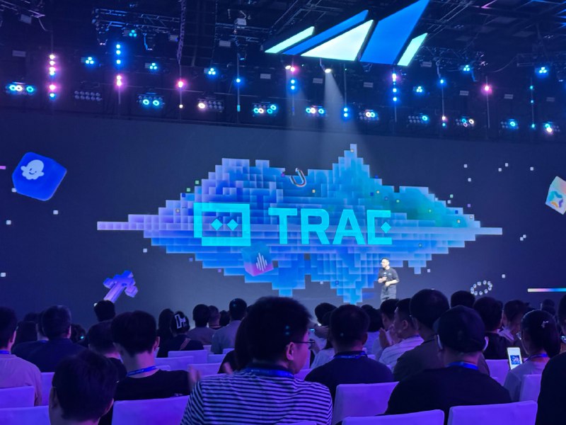 Trae要进入2.0时代了近期会推出solo模式Chat放在左侧右侧是IDE browser terminal doc等工具整合叠加模型能力持续提升很值得期待另：合影看看，我脸没那么大吧？Trae要进入2.0时代了近期会推出solo模式Chat放在左侧右侧是IDE browser terminal doc等工具整合叠加模型能力持续提升很值得期待另：合影看看，我脸没那么大吧？