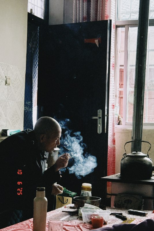 是不是得出个老年人防沉迷版，这次回老家姥爷一直在看土味短视频，根本停不下来