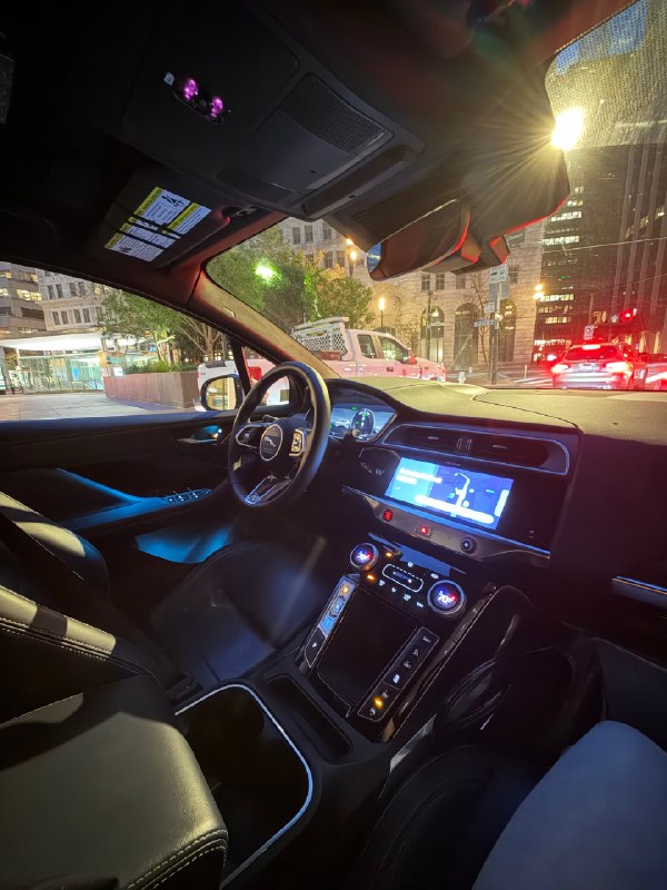 佩服湾区的同事，这次美西出差，为了凑国内的沟通时间，每天超长待机，上午7点起床干到晚上1点是常有的🥲…周末赶紧出门晒下太阳充个电，同时体验了一下谷歌Waymo无人驾驶，非常丝滑好用