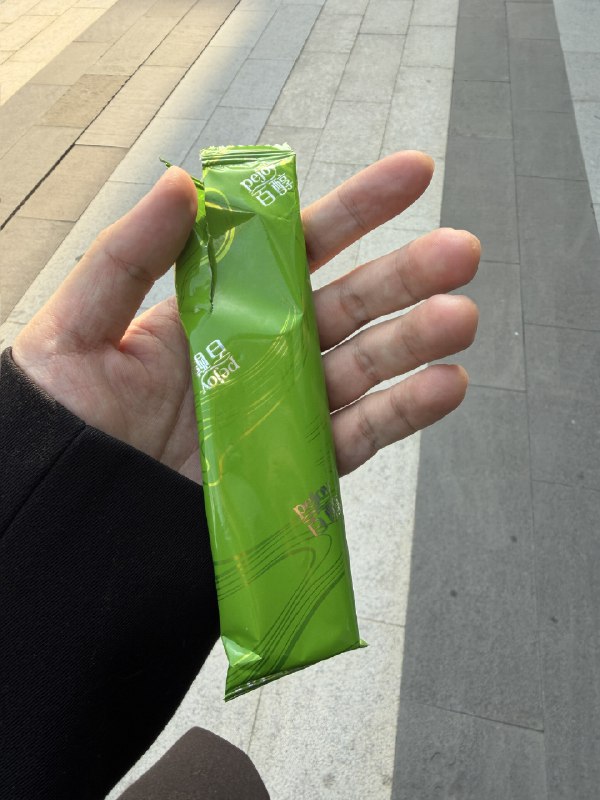 有些人看起来是在楼下抽烟 实际是在有些人看起来是在楼下抽烟 实际是在