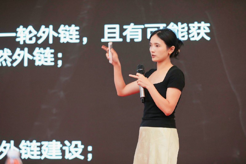 第三名分享嘉宾 Ada 在成都出海老大哥黄埔军校易我科技干了8年，积累了丰富的品牌宣传推广方面的经验