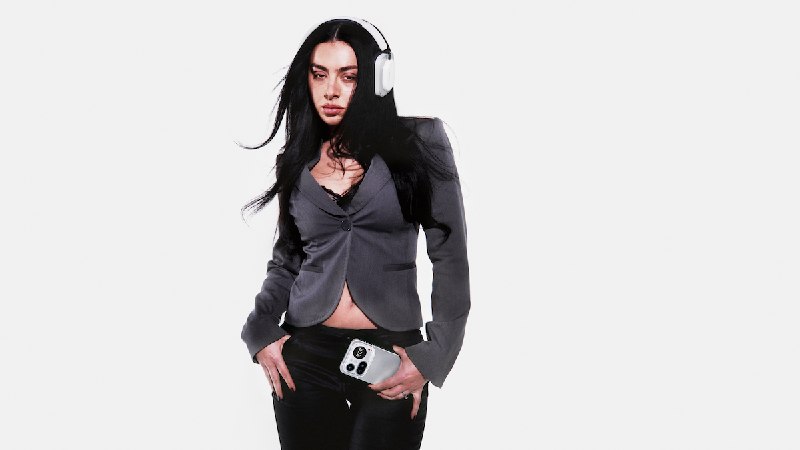 Charli XCX 成为了 Nothing 的股东和全球品牌代言人👏