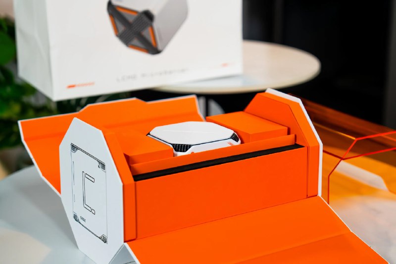 🔥《懒猫微服新品发布啦，7盘全固态，最高支持96TB》🚀为了感谢推特大佬们一直以来对我们的支持，我们9月28~9月30日连抽三天奖品，提前祝大佬们国庆快乐，旅游开森！活动奖品总价值超17000元，包含：1.9月28日20:00：三等奖，【懒猫微服科幻星舰包装】*10份，价值2000元2.9月29日20:00：二等奖，【懒猫微服科幻星舰包装 + 懒猫2025年第三款硬件一台】*10份（神秘新品需耐心等待哦），价值10000元3. 9月30日20:00：一等奖，【懒猫微服新款7盘全固态】*1份，价值4999元抽奖方式：本次抽奖依据名单统计，使用抽奖工具开奖，公平公正，结果第一时间公布在微信群