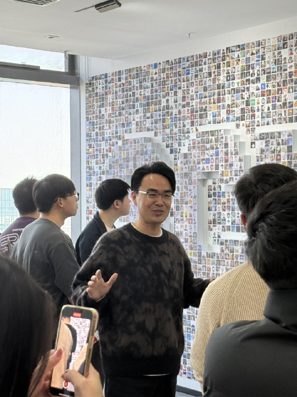 「赚钱，是在与这个世界发生最真实的碰撞，你会在这个过程中逐渐发现自己的天赋，找到自己的热爱