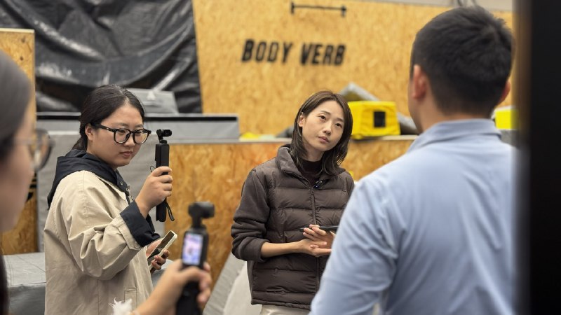 1小时40分钟，拍摄18条创始人IP toB口播片子过程中，助理记录我培训2个助理，又出6条片子交付即内容，内容即营销下午休息下，再干3条口播稿子