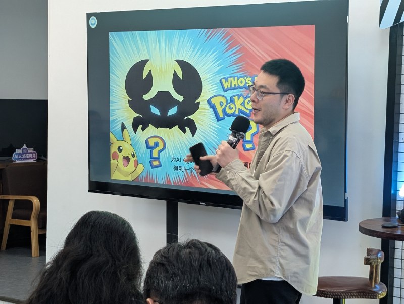 岁末，继续一月一聚会的传统，搞了一个“传播即增长”的 AI founders 闭门聚会，顺便请大家每月吃一顿饭，这次不吃火锅了，今天立春，吃 Chinese taco，中文名叫春饼