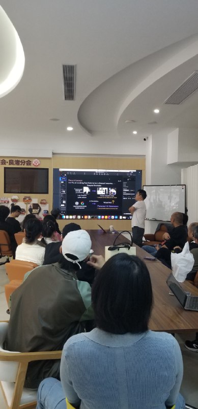 @Kevin阿水 PPT放的是全英文，嗯……良渚是世界的